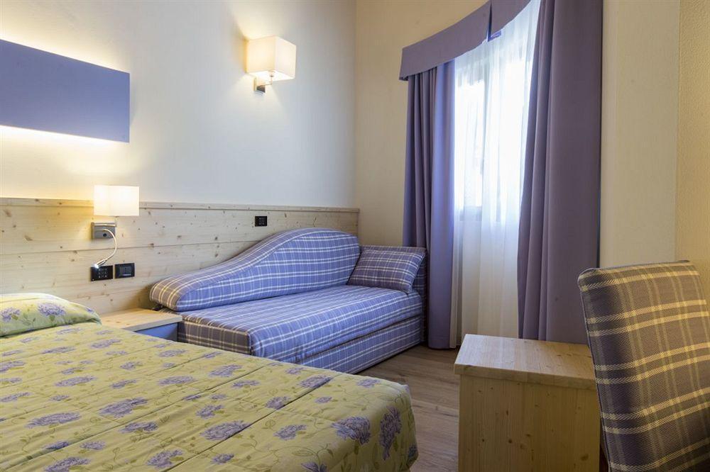 Alpholiday Dolomiti Wellness & Family Hotel Dimaro Ngoại thất bức ảnh