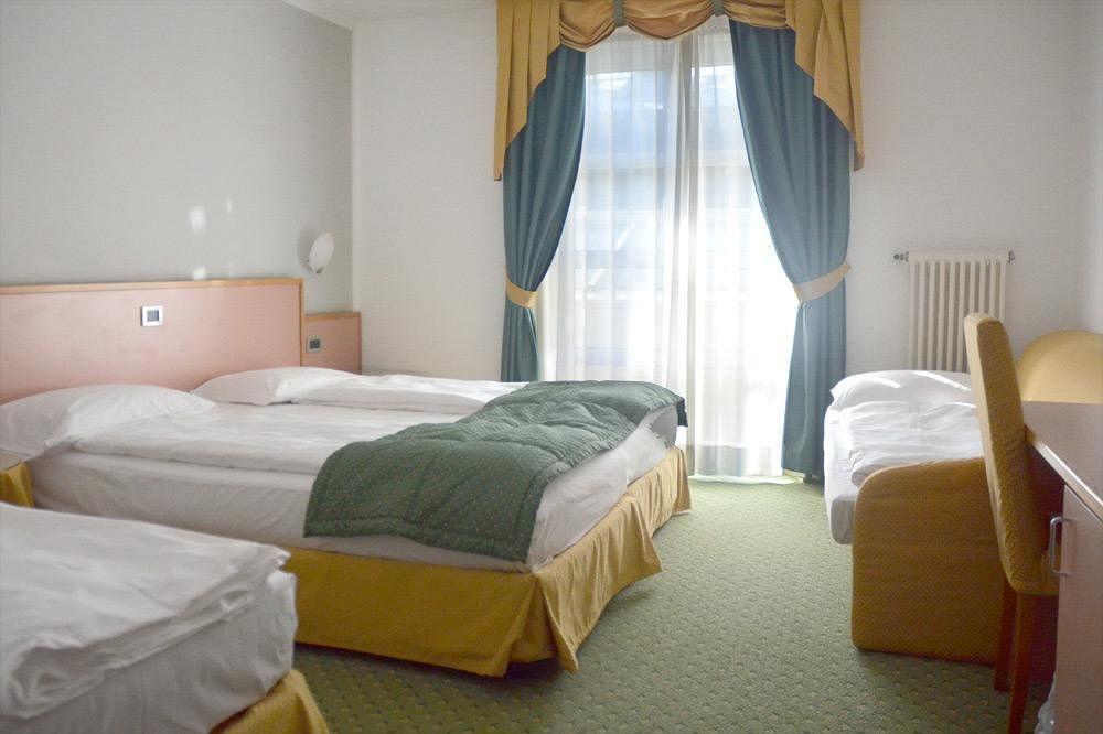 Alpholiday Dolomiti Wellness & Family Hotel Dimaro Ngoại thất bức ảnh