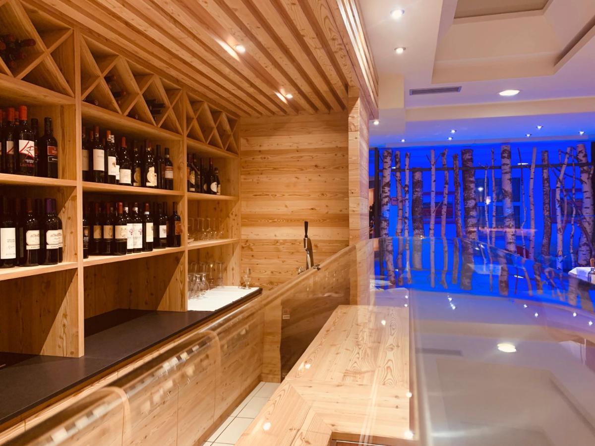 Alpholiday Dolomiti Wellness & Family Hotel Dimaro Ngoại thất bức ảnh