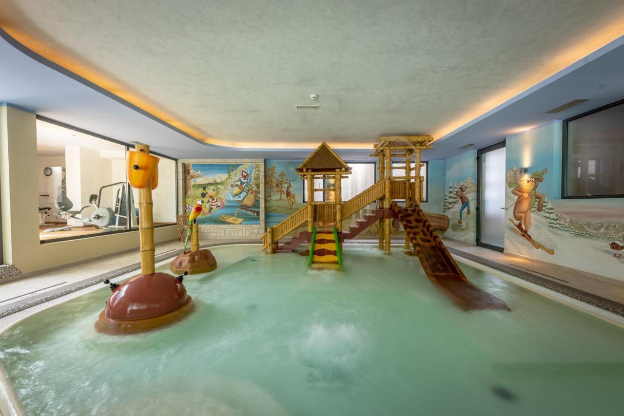 Alpholiday Dolomiti Wellness & Family Hotel Dimaro Ngoại thất bức ảnh