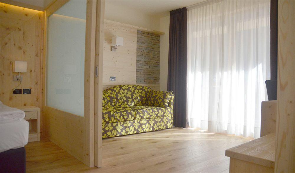 Alpholiday Dolomiti Wellness & Family Hotel Dimaro Ngoại thất bức ảnh