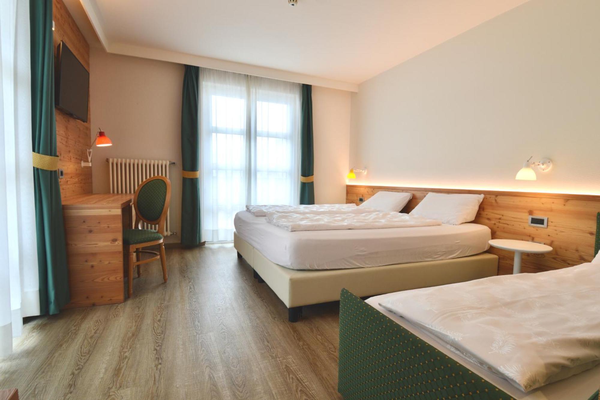 Alpholiday Dolomiti Wellness & Family Hotel Dimaro Phòng bức ảnh