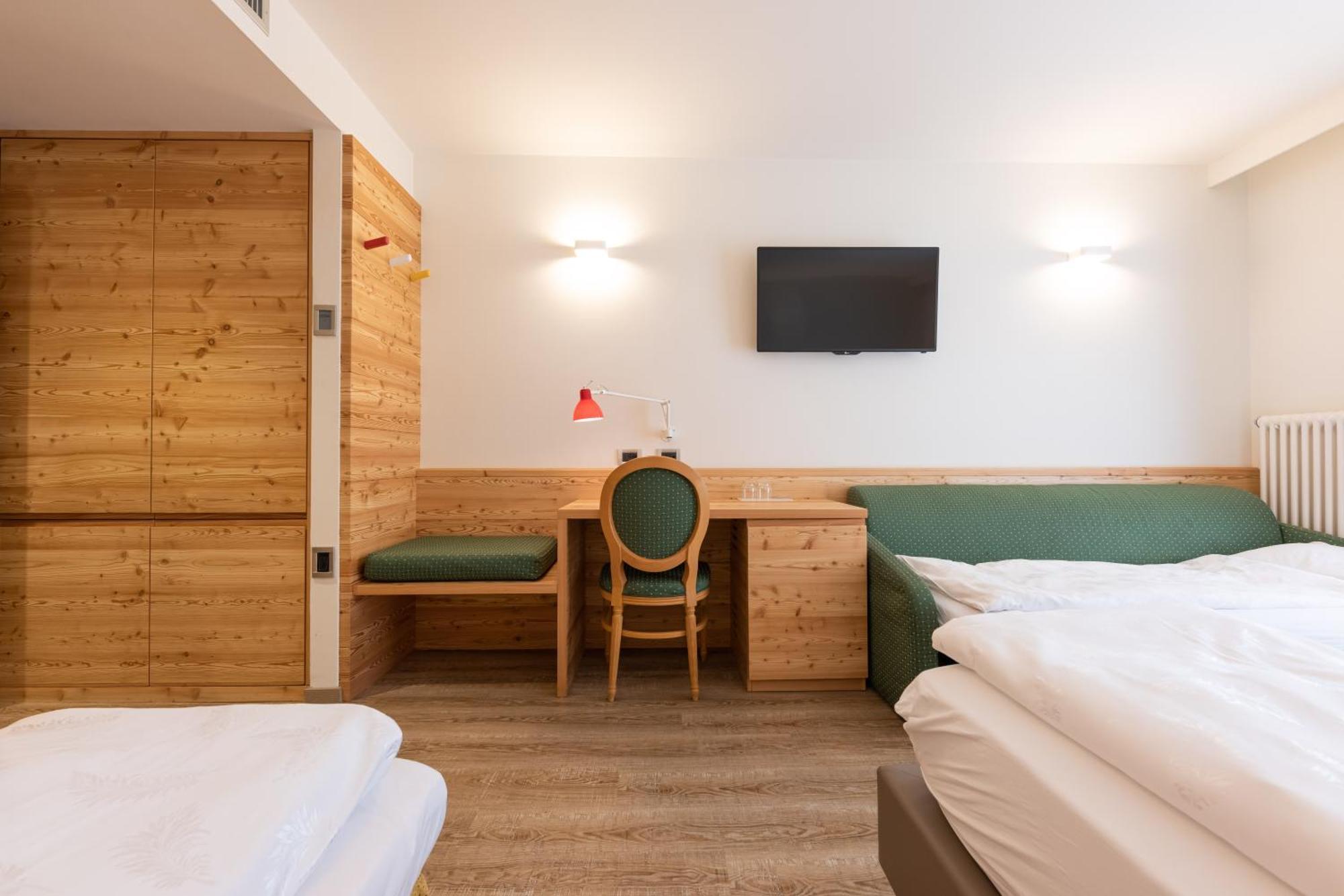Alpholiday Dolomiti Wellness & Family Hotel Dimaro Phòng bức ảnh