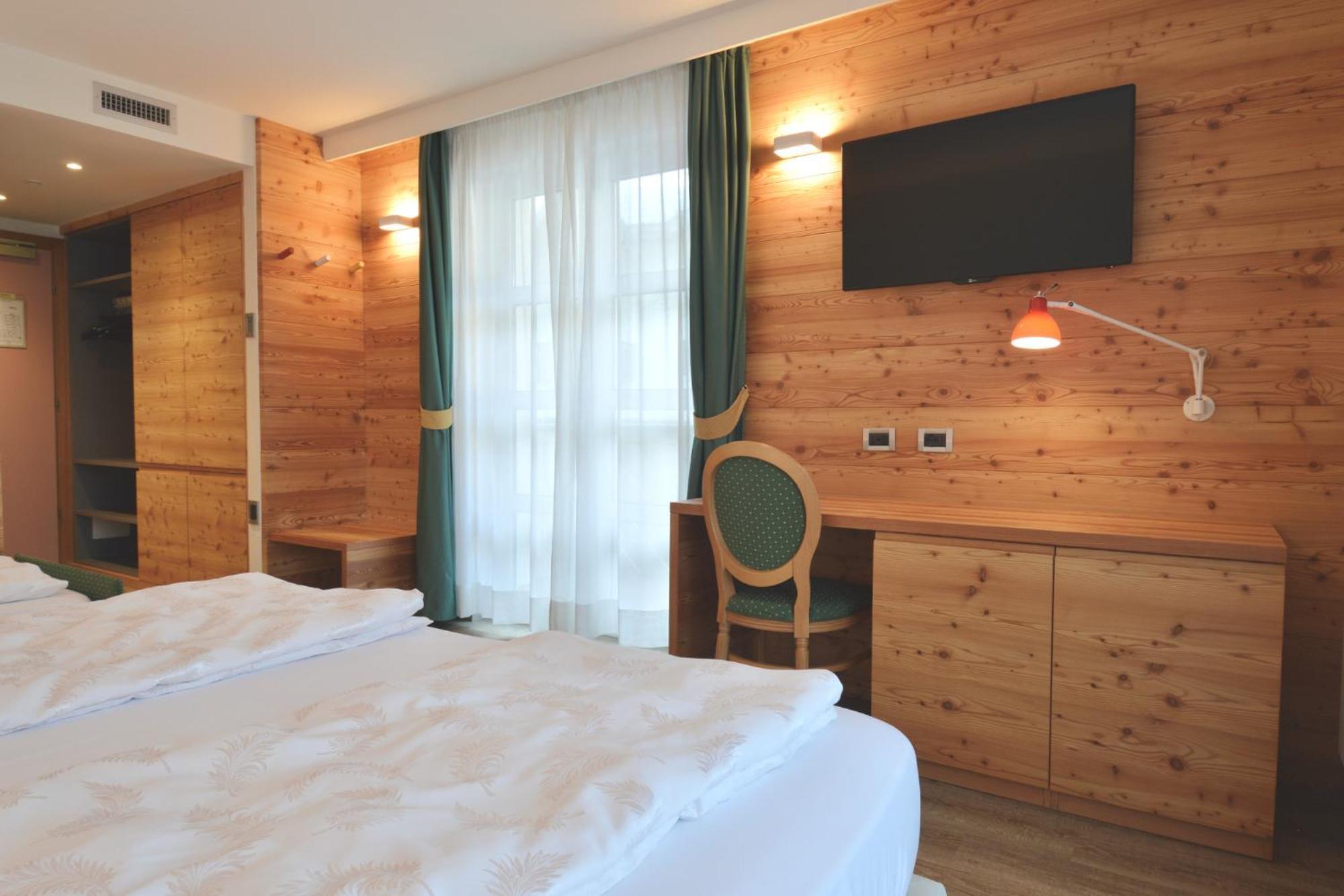 Alpholiday Dolomiti Wellness & Family Hotel Dimaro Phòng bức ảnh