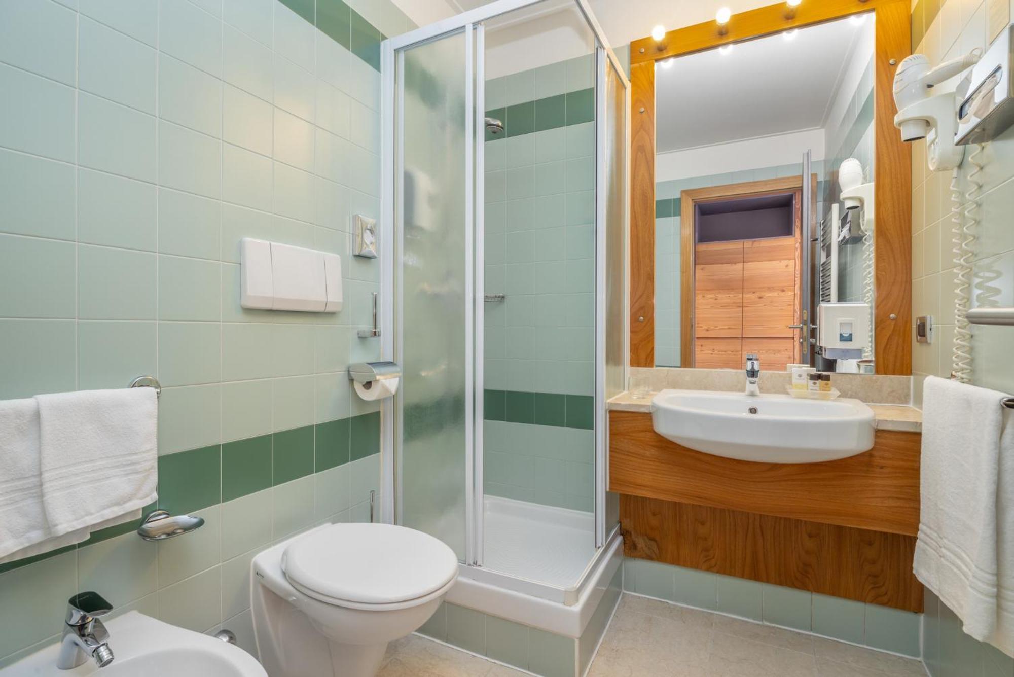 Alpholiday Dolomiti Wellness & Family Hotel Dimaro Phòng bức ảnh