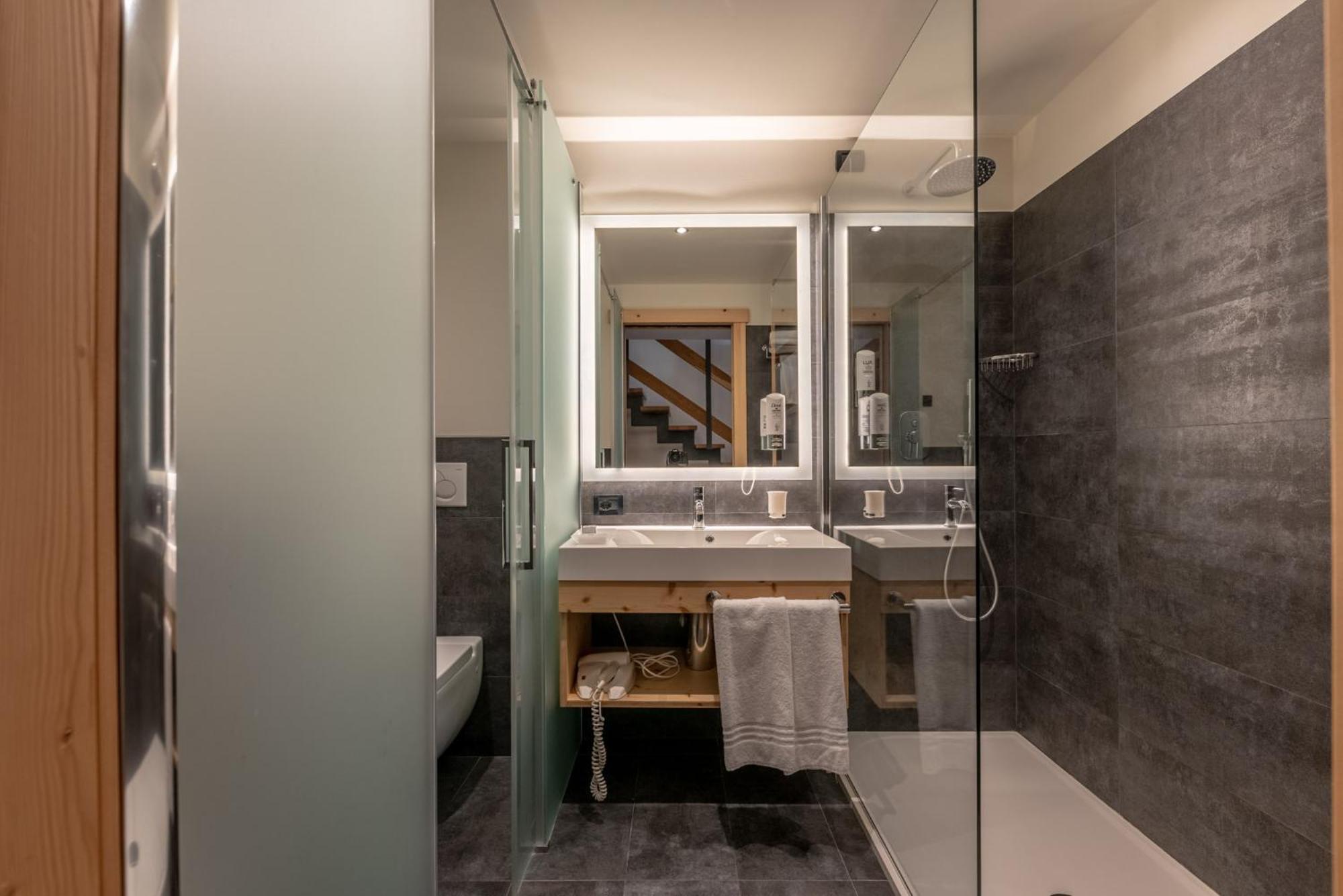 Alpholiday Dolomiti Wellness & Family Hotel Dimaro Phòng bức ảnh