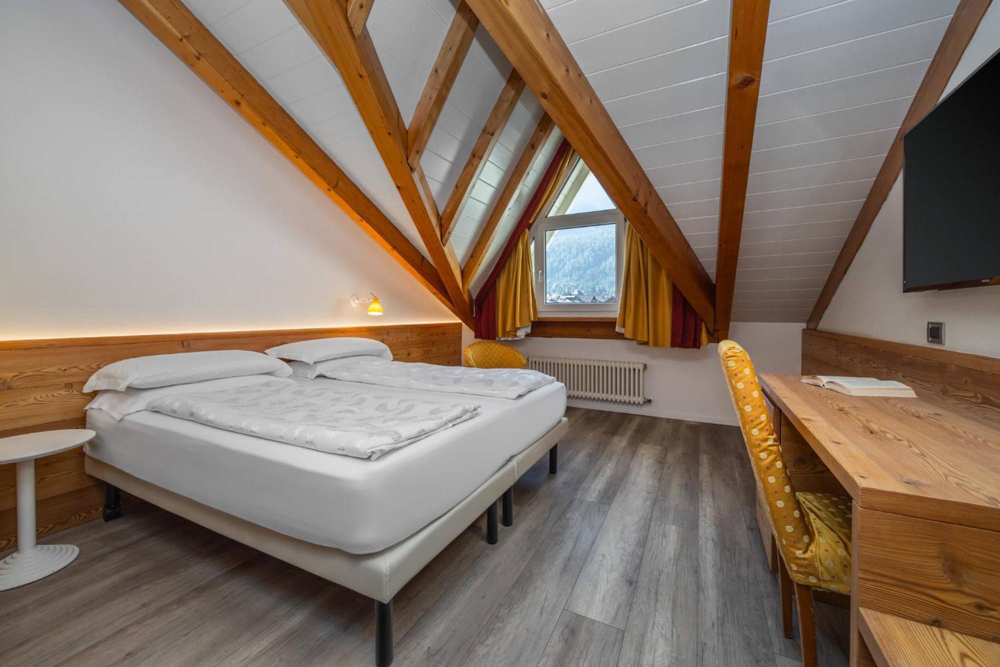 Alpholiday Dolomiti Wellness & Family Hotel Dimaro Phòng bức ảnh