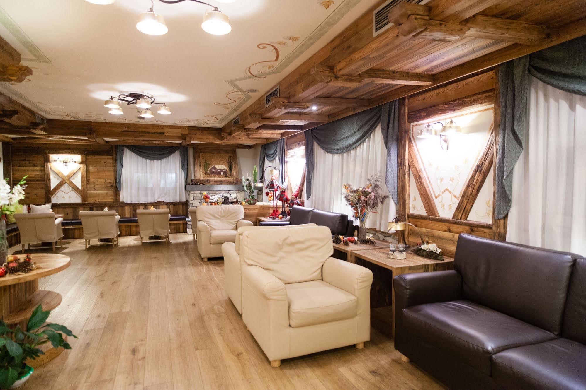 Alpholiday Dolomiti Wellness & Family Hotel Dimaro Ngoại thất bức ảnh