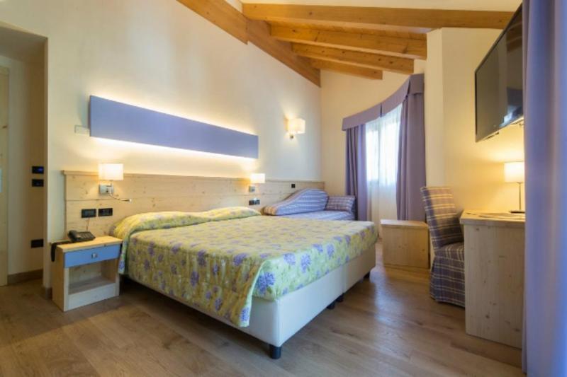 Alpholiday Dolomiti Wellness & Family Hotel Dimaro Ngoại thất bức ảnh