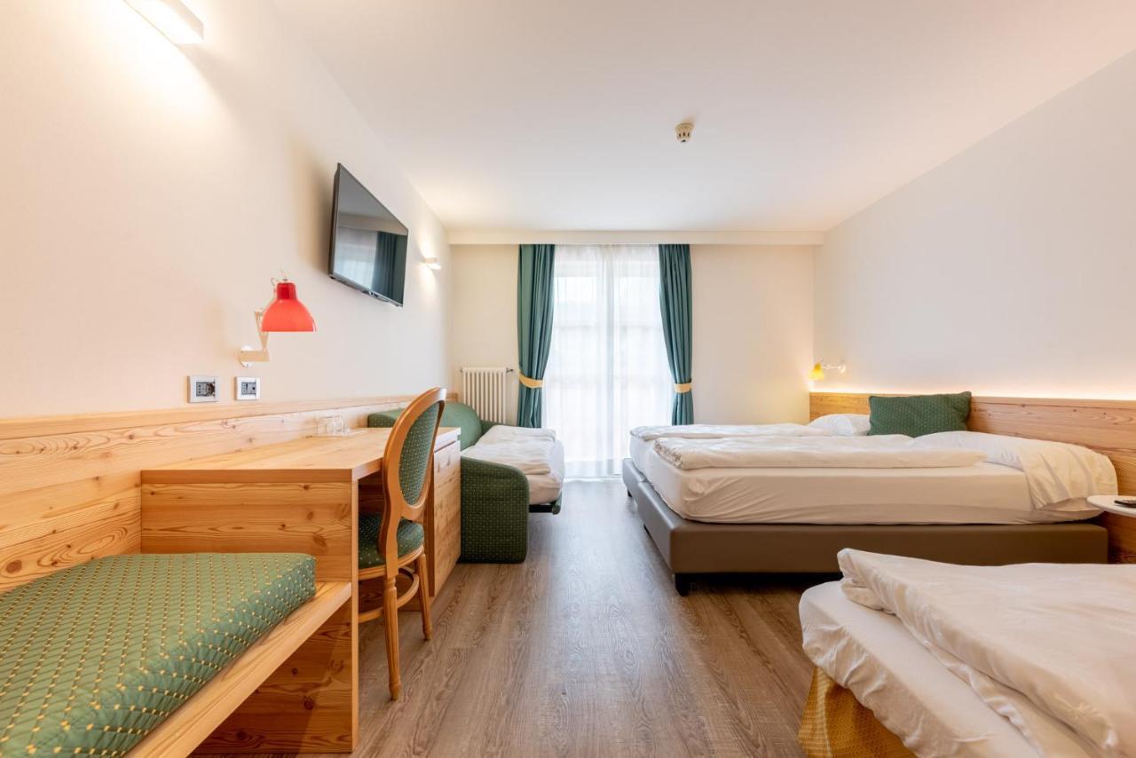 Alpholiday Dolomiti Wellness & Family Hotel Dimaro Ngoại thất bức ảnh
