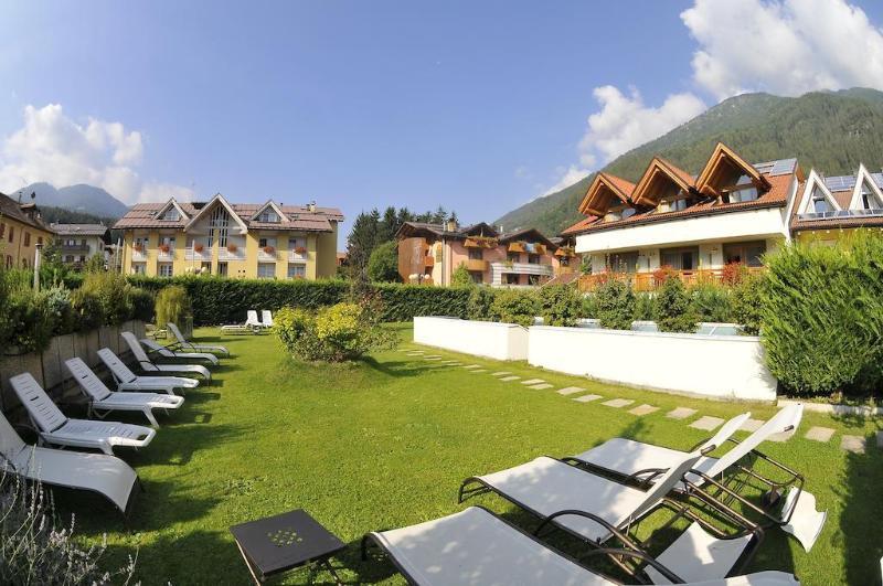 Alpholiday Dolomiti Wellness & Family Hotel Dimaro Ngoại thất bức ảnh